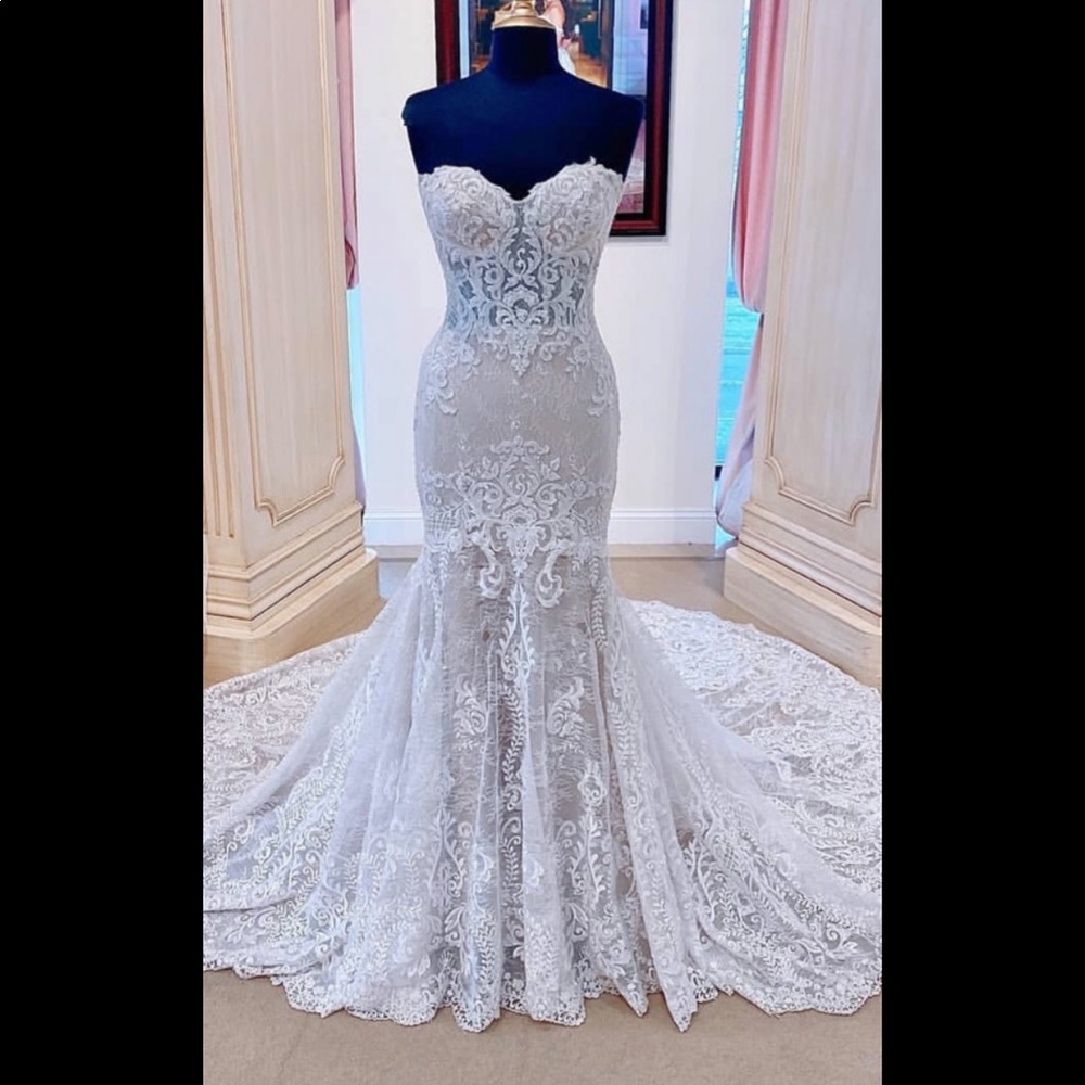 Lace strapless wedding dress